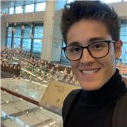 Profesor de inglés con excelente dominio del idioma y habilidad para enseñar a niños, adolescentes y adultos